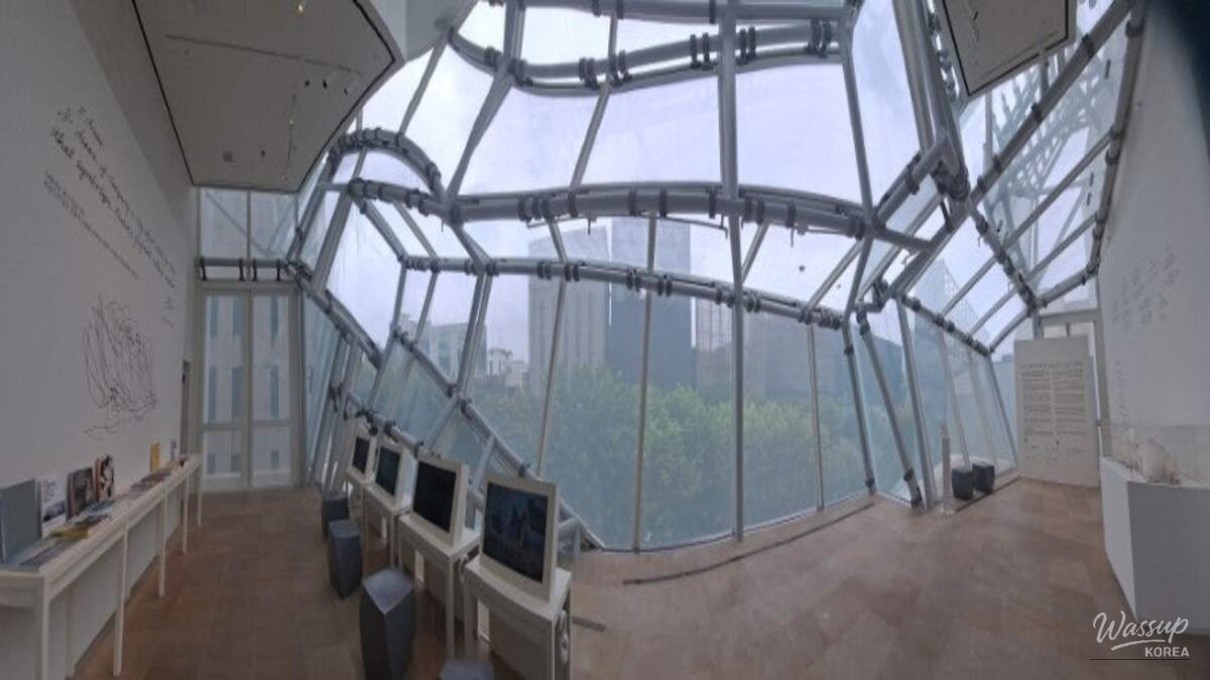 Exploring Louis Vuitton Maison Seoul: A Fusion of Tradition and Modernity_05