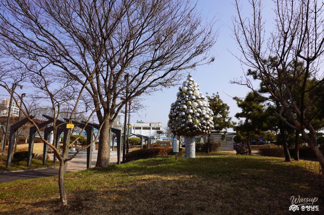 The Path to Janghang Station: A Journey Through Art and History_14