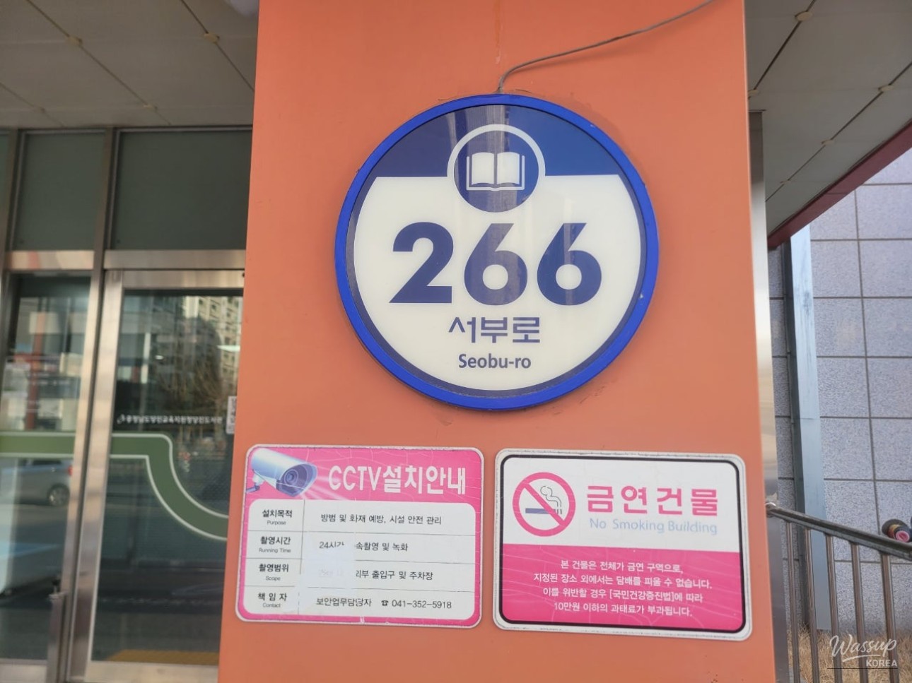 A Day at the Library: Cherishing Moments with My Child_02