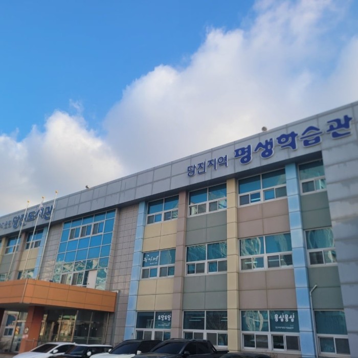 A Day at the Library: Cherishing Moments with My Child2134