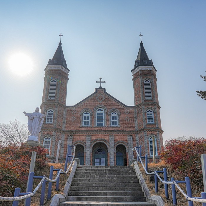 A Visit to the Historic Hapdeok Catholic Church2176
