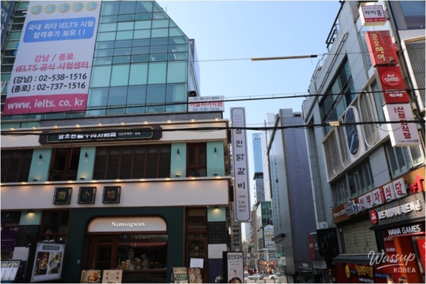 Cheese dakgalbi with melted mozzarella served at Jangin Dakgalbi Gangnam Station.
