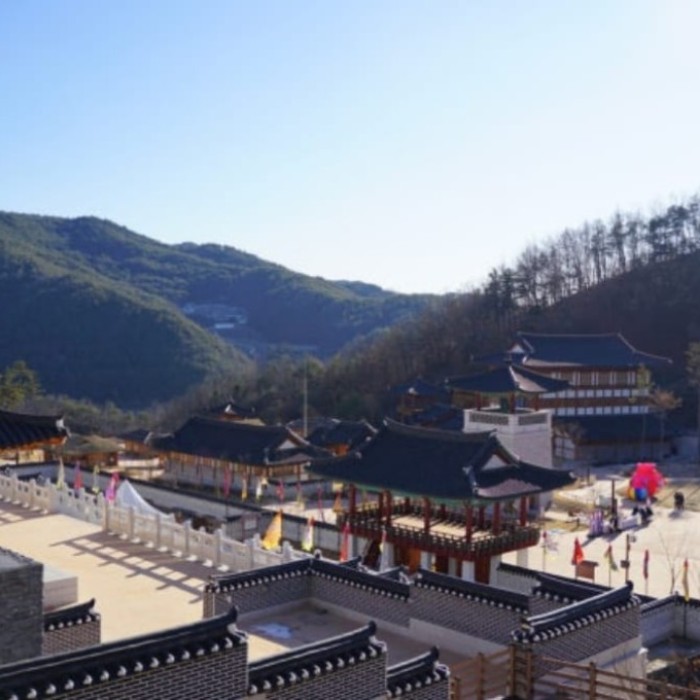 Exploring the Korean Cultural Theme Park2192