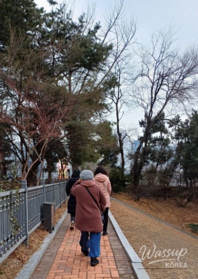 A Century of Time Travel on Jeongdong-gil_15