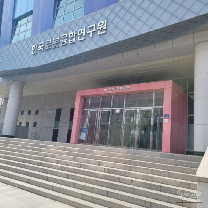 Exploring the Robo Life Museum in Pohang1227