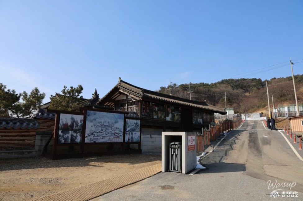 Exploring the Seodongyo Theme Park in Buyeo_03