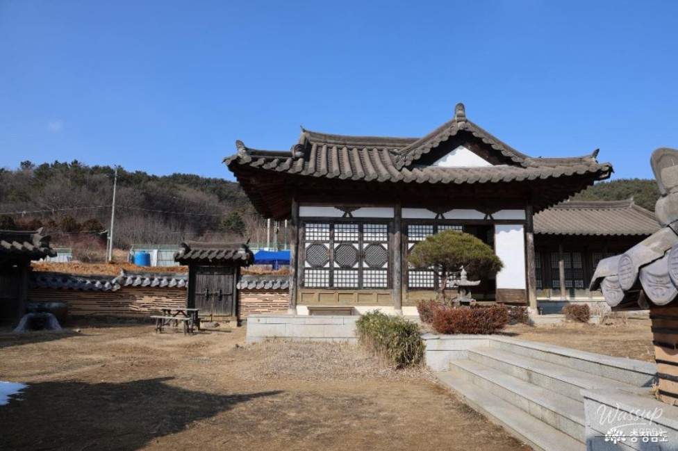 Exploring the Seodongyo Theme Park in Buyeo_06