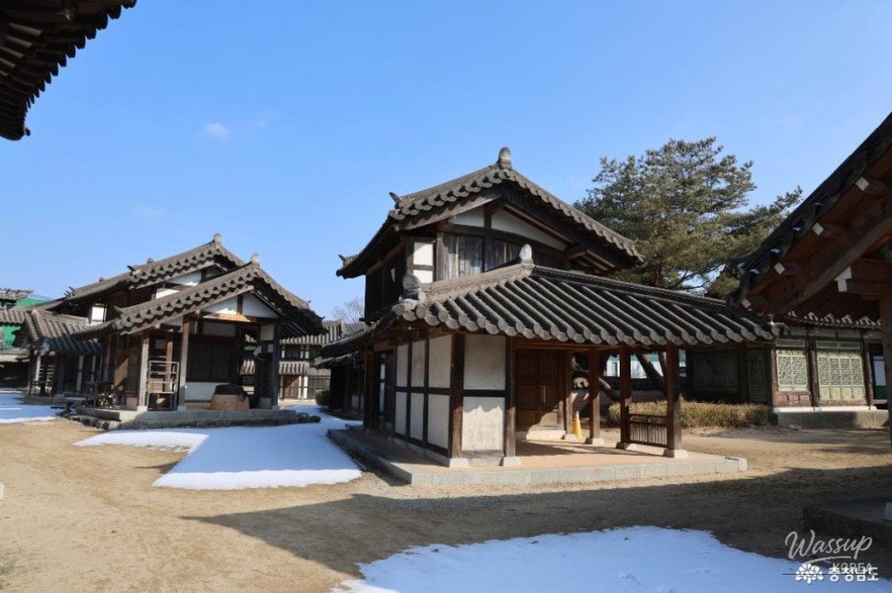 Exploring the Seodongyo Theme Park in Buyeo_09