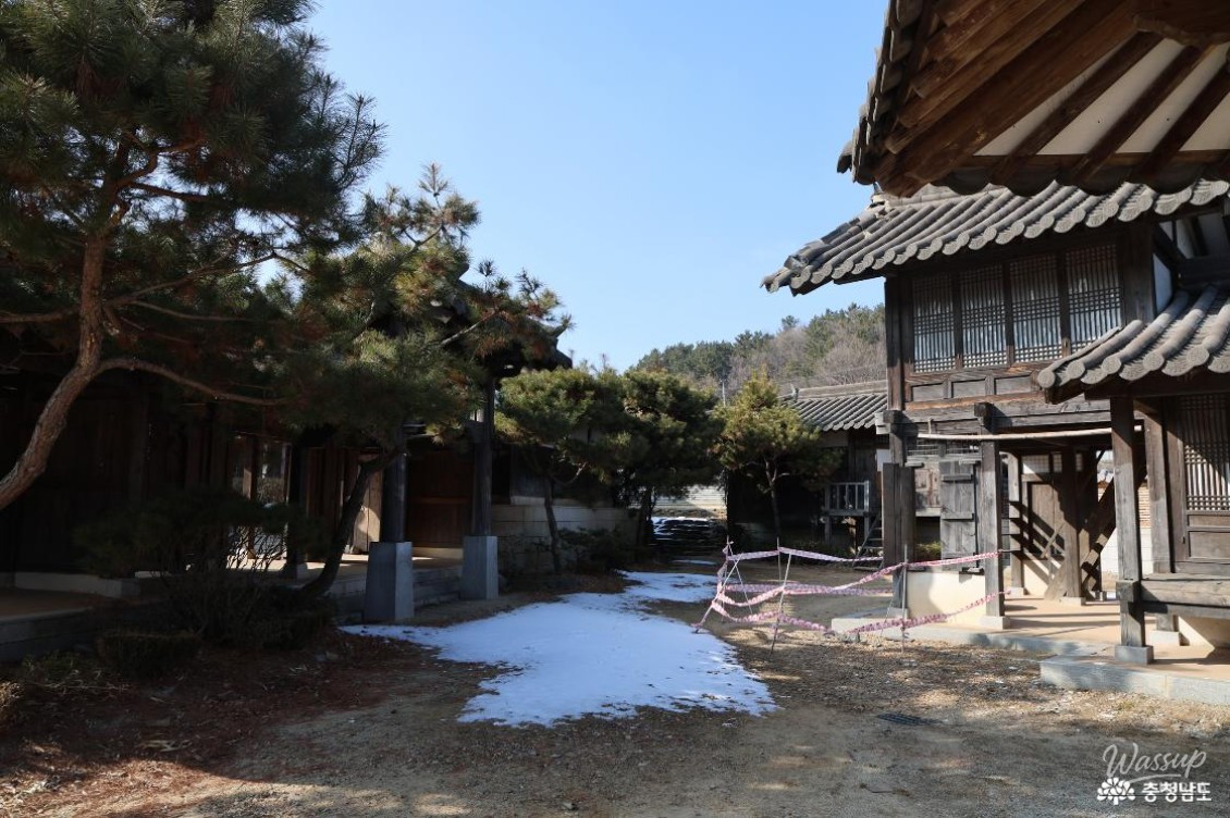 Exploring the Seodongyo Theme Park in Buyeo_04