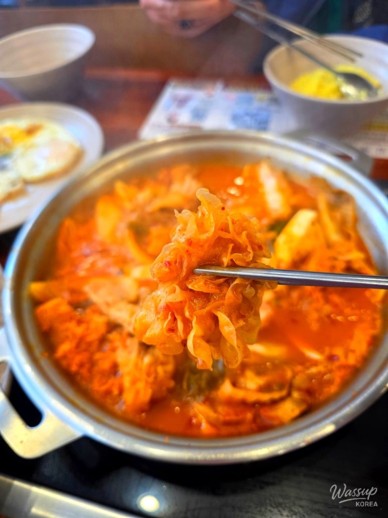A Delightful Dining Experience at Ansan Choburi Kimchi Stew_02