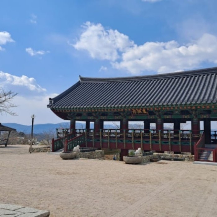 Discovering Serenity at Gamseonsa Temple Stay2289