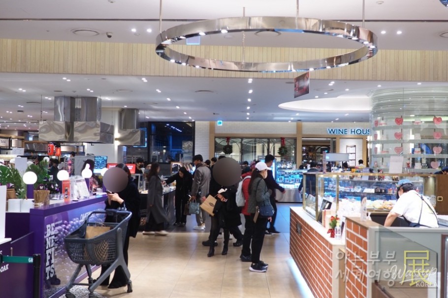 Exploring Desserts at Shinsegae Centum City in Busan_02