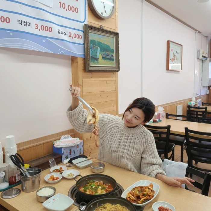 Exploring Seongsan Ilchulbong and Local Delicacies in Jeju1890