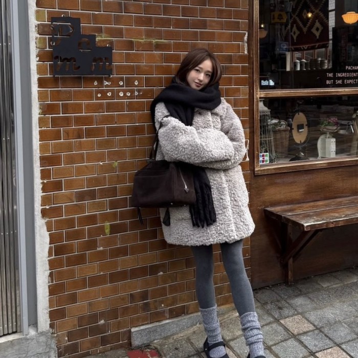 The Essence of Old Money Style: Son Yeon-jae's Daily Looks231
