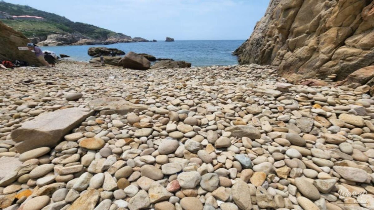 Exploring the Scenic Beauty of Somaemuldo Island_02