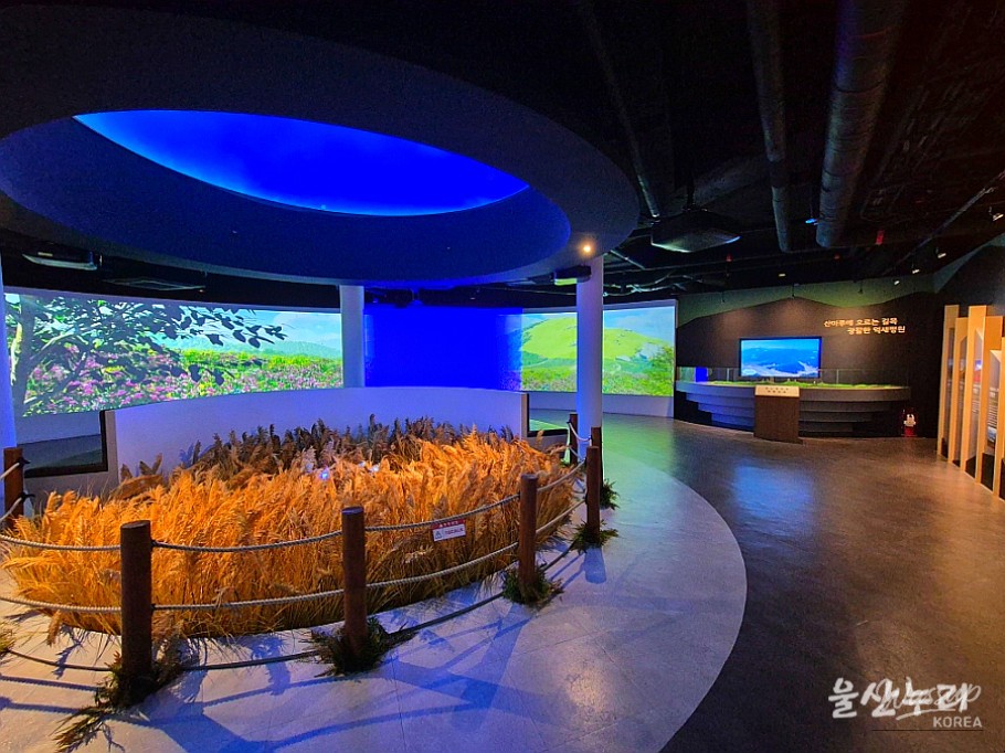 Exploring the Yeongnam Alps Welcome Center_06