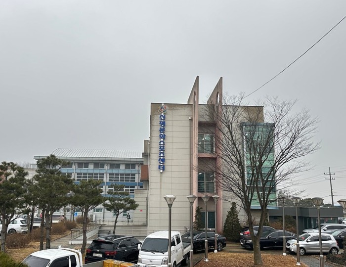 Shinpyung Culture and Sports Center: A Community Hub for Health and Recreation float