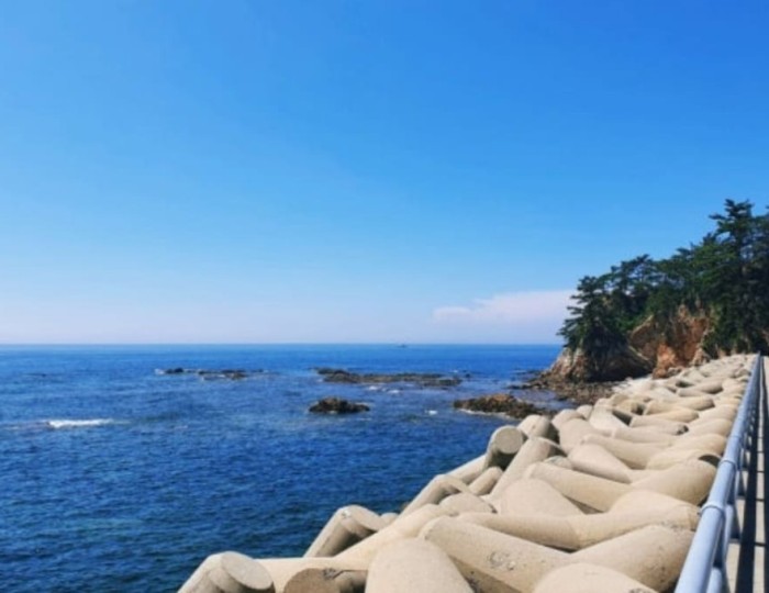 Hidden Gem of Winter: Eundol Beach in Taean, South Korea float