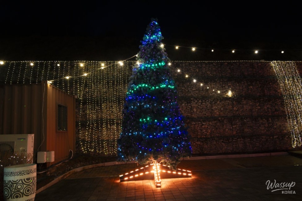 Exploring the Suyanggae Light Tunnel_05