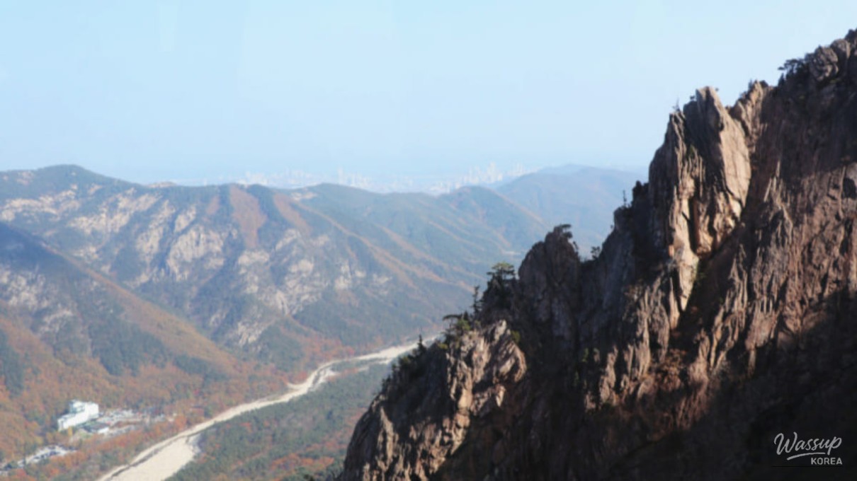 Exploring Seoraksan: A Scenic Adventure in March_01