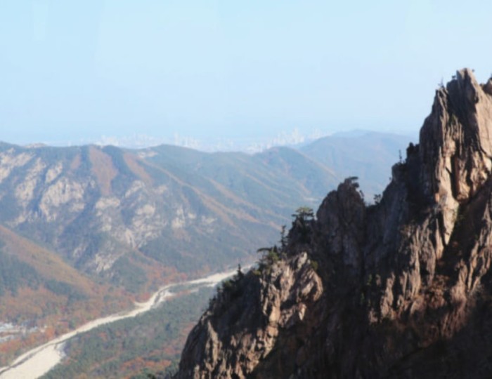 Exploring Seoraksan: A Scenic Adventure in March float