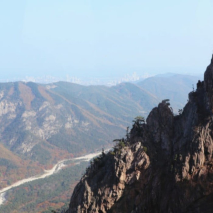 Exploring Seoraksan: A Scenic Adventure in March2703