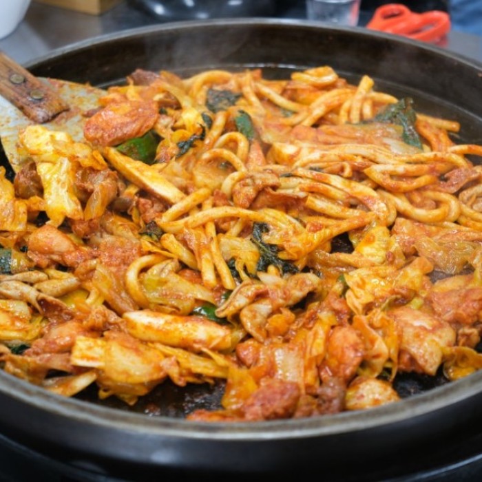 Exploring Yaksa Village Dakgalbi in Chuncheon1982