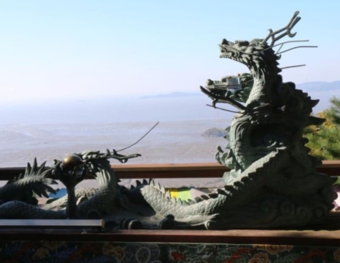 Exploring the Beauty of Bomunsa Temple float