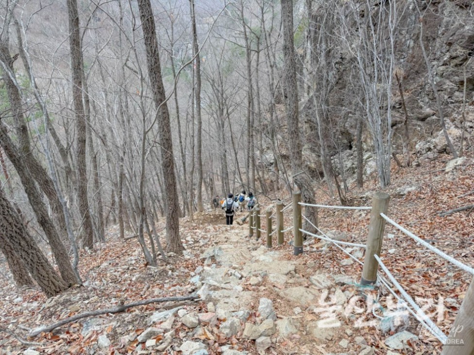 Exploring the Yeongnam Alps: A Winter Hiking Adventure_18