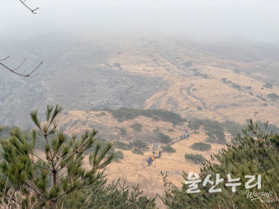 Exploring the Yeongnam Alps: A Winter Hiking Adventure_11