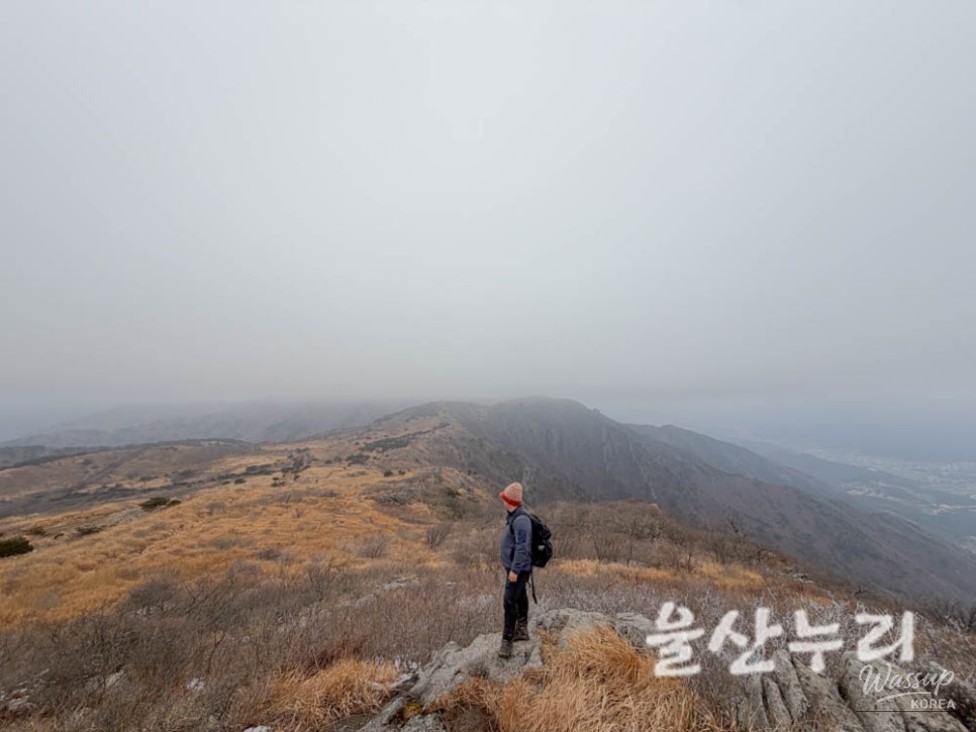Exploring the Yeongnam Alps: A Winter Hiking Adventure_16