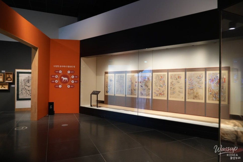 Exploring the Special Exhibition 'The Red Horse is Coming' at Ulsan Museum_13