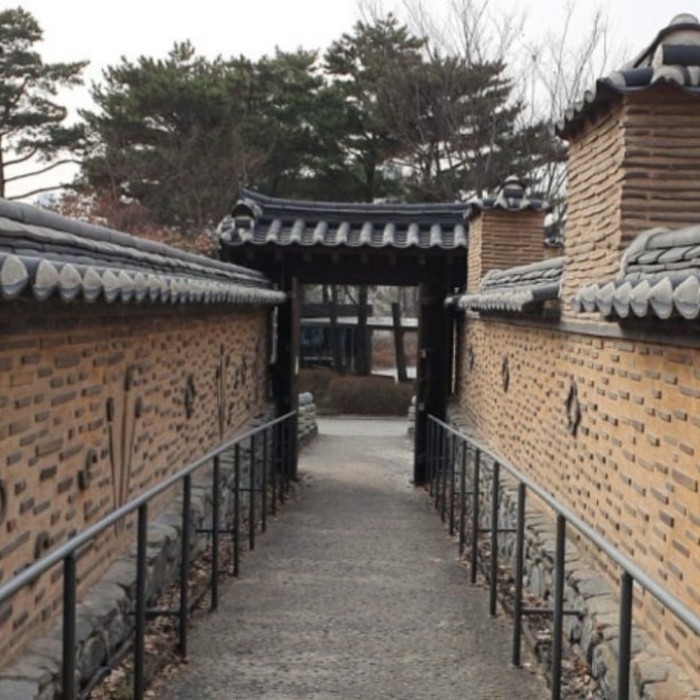 The Serenity of Waegogae Shrine in Yongsan2760