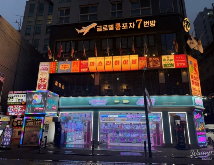 Exploring the Unique Atmosphere of Room 7 in Bangi-dong float