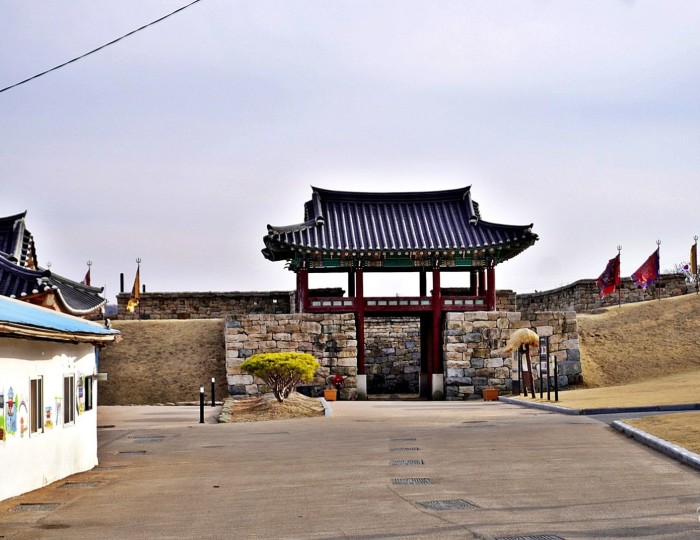 Wishes Granted by a Thousand-Year-Old Tree: Writing Wishes at the Dongjin Ginkgo Tree float