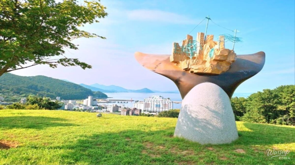 Exploring Geoje Yangjiam Sculpture Park_02