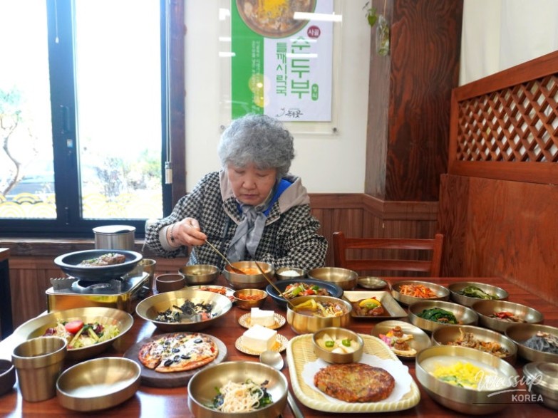 A Culinary Journey at Jeonju's Nokdu Flower Restaurant_03