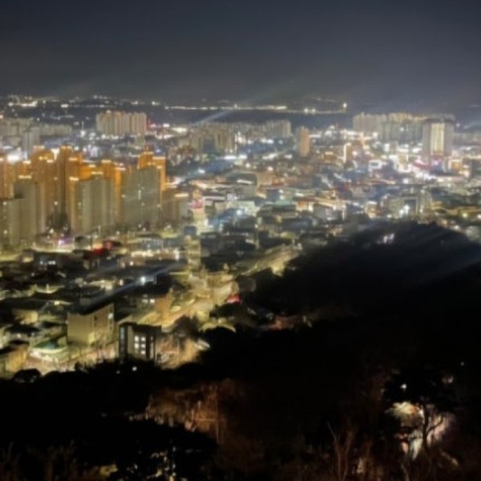 Exploring the Beauty of Buchun Mountain at Night1590