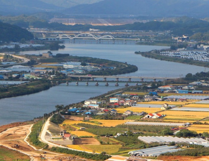 Exploring the Beauty of Tangeumdae in March float