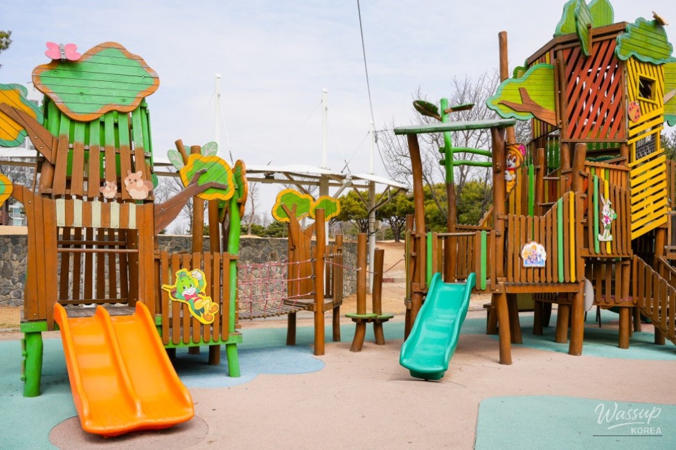 Discovering Hwarang Park: A Serene Retreat for All_06