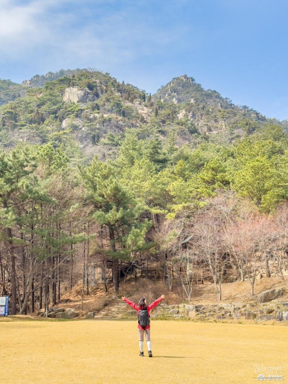 Exploring Yongbongsan: A Spring Hiking Adventure_04