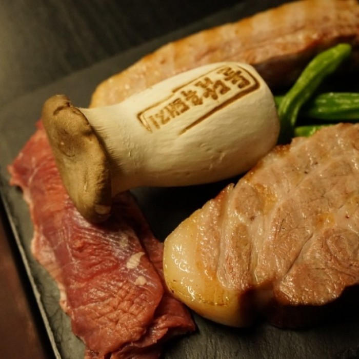 Enjoy a Delicious 1-Night, 2-Day Trip in Jeju: DolDam Black Pig Restaurant2091