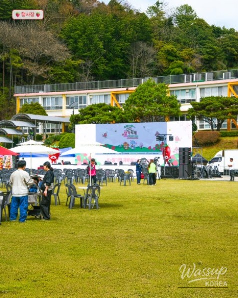 2026 Jinju Strawberry Festival: A Sweet Spring Experience_03