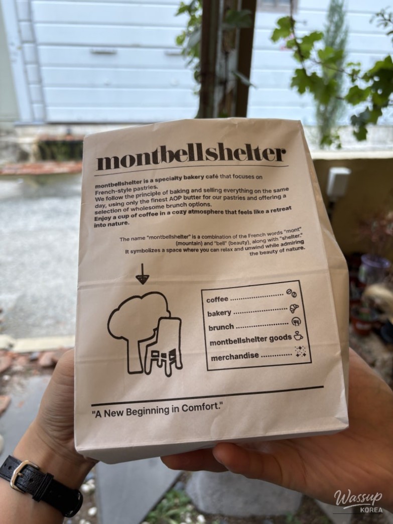 A Cozy Autumn Cafe Experience_22