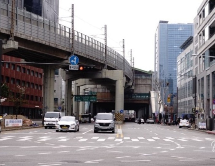 A Glimpse of Spring in April float