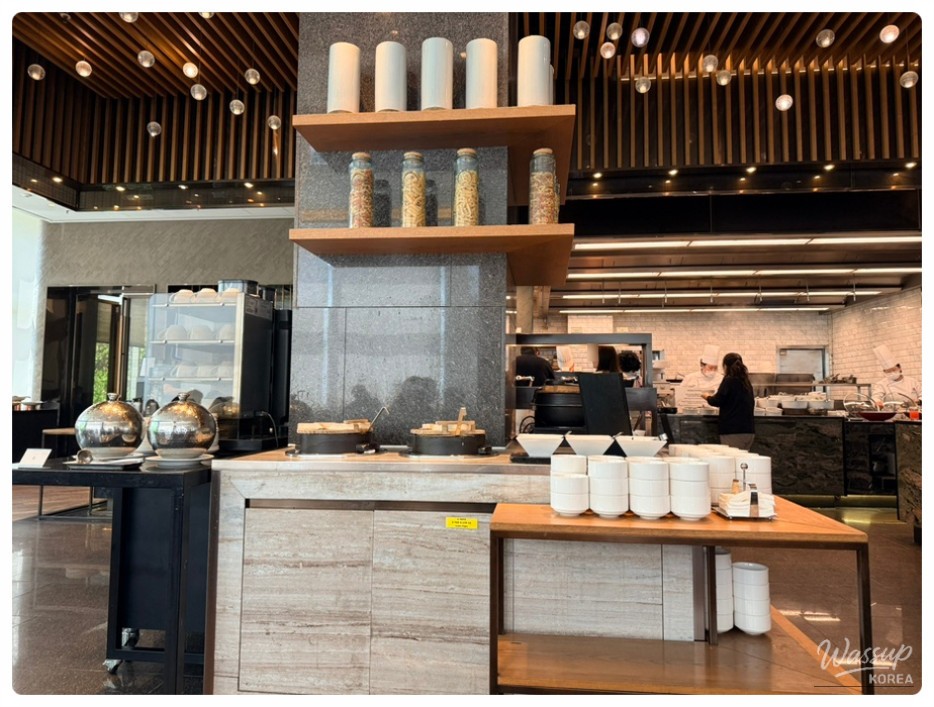 The Ultimate Hotel Buffet Experience at Courtyard Marriott Myeongdong_03