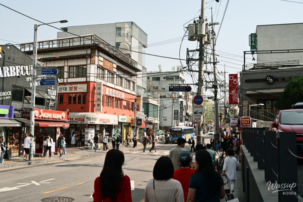 The Origins of Itaewon Antique Furniture Street and the 2026 Festival Experience_02