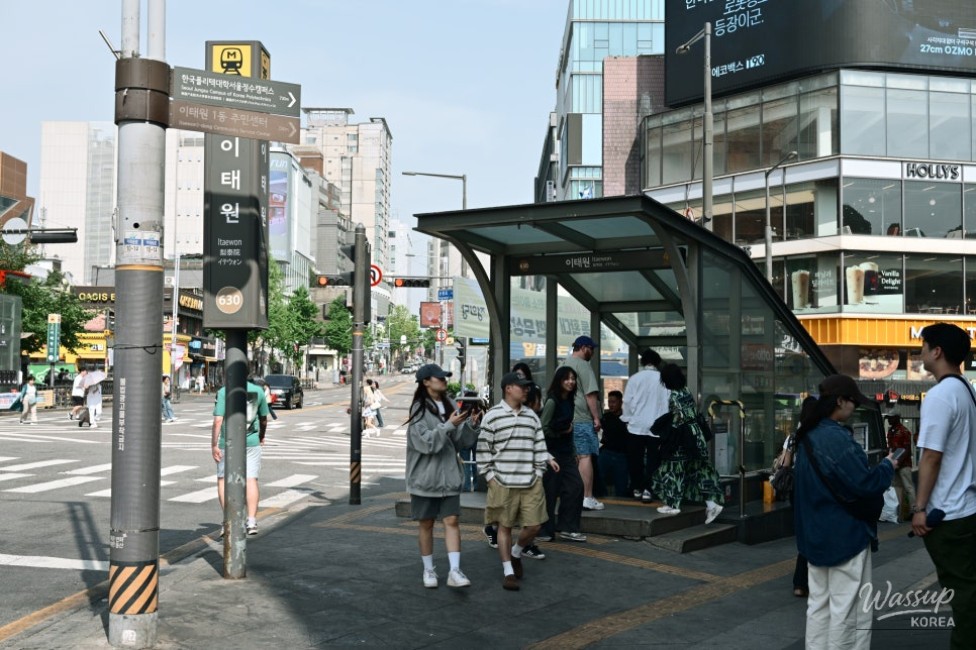 The Origins of Itaewon Antique Furniture Street and the 2026 Festival Experience_01