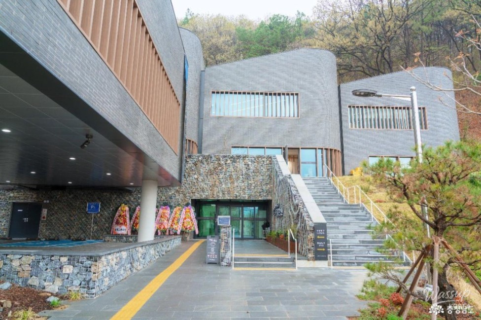 The Comfort of Poetry: A Journey to the Nataeju Wildflower Literature Museum_03