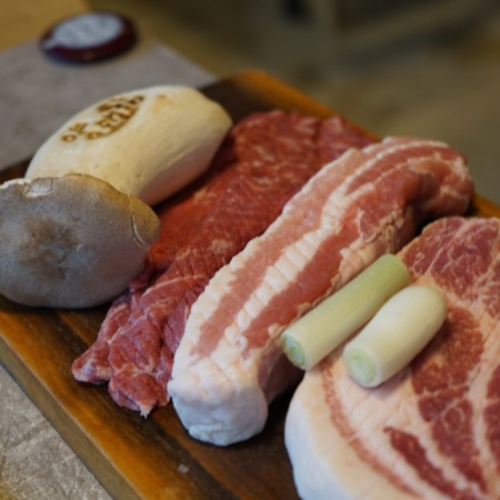 A Local's Recommendation: Black Pig Restaurant Near Jeju Airport2143